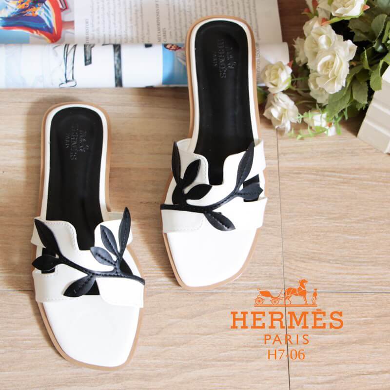 รองเท้าแตะ Hermes Leaf Leather Sandal (สีขาว)