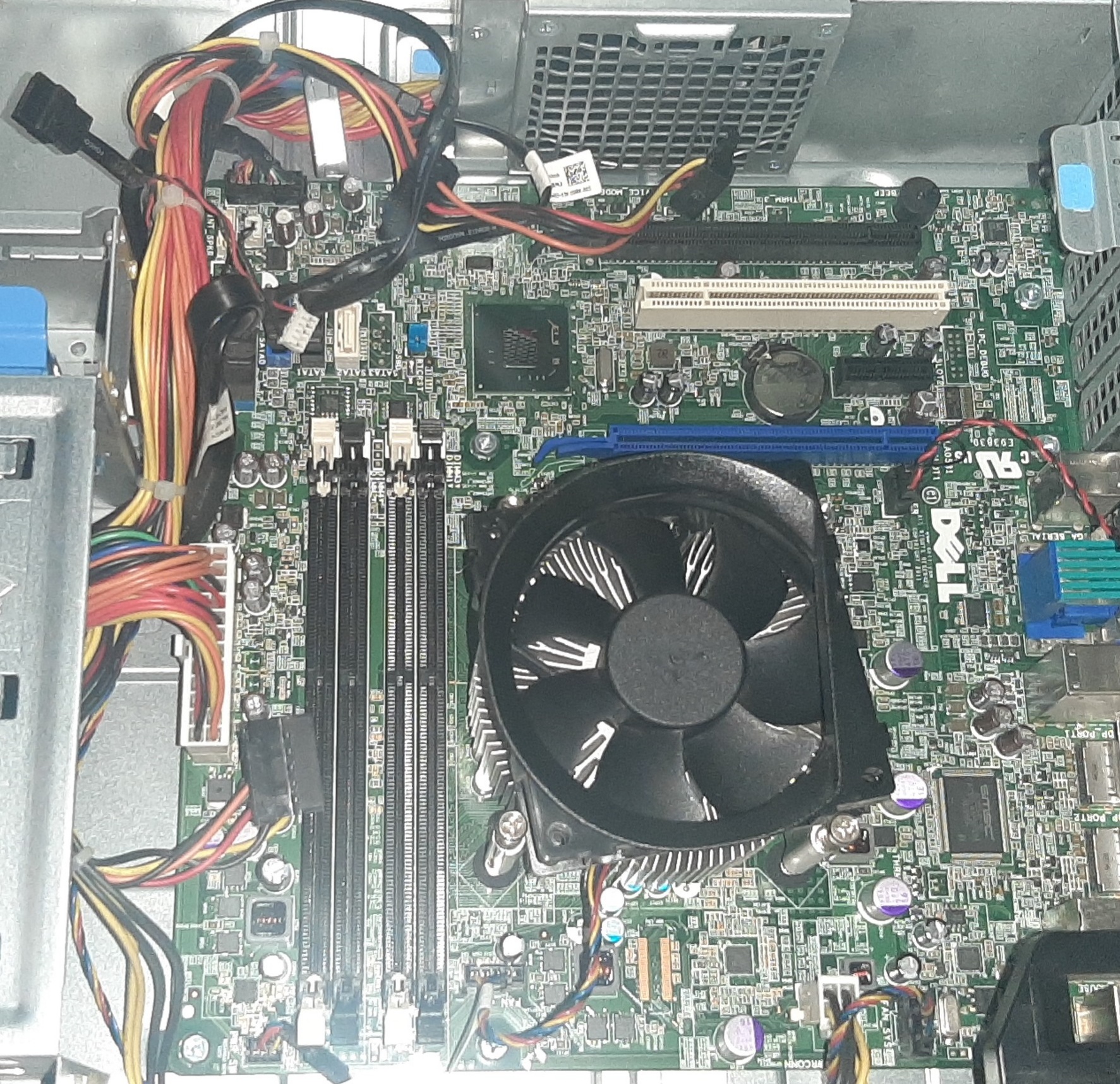 คอมพิวเตอร์ตั้งโต๊ะมือสอง Dell Optiplex 7010 DT (i7-3770 Ram4GB HDD500GB) สภาพดี ประกันร้าน 1 เดือน