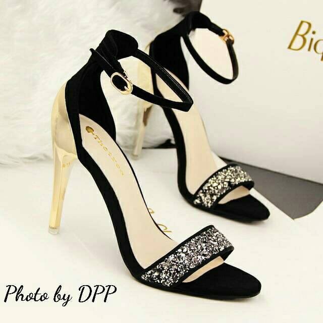 พร้อมส่ง : รองเท้าส้นทอง (สีทองอ่อน)