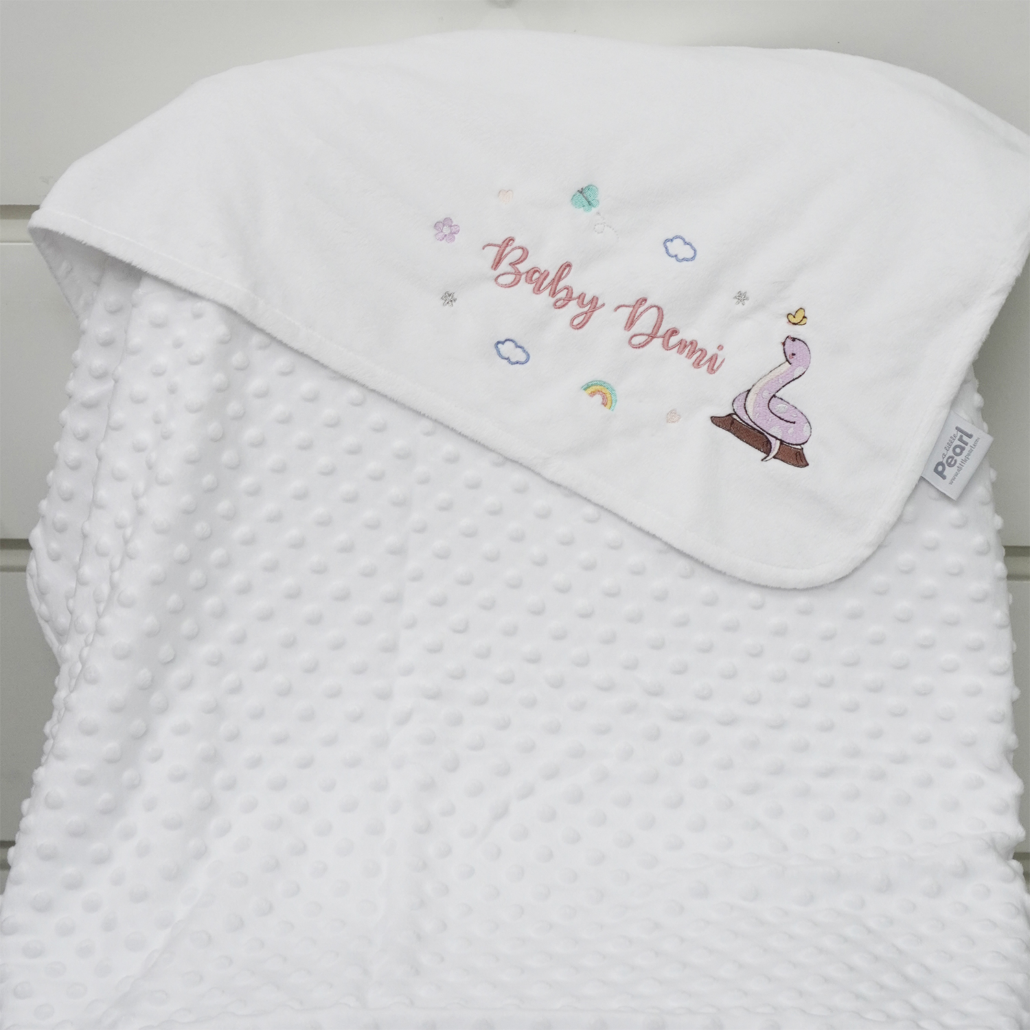 ผ้าห่ม Minky - สีขาว 75x100cm แบบปักชื่อ+การ์ตูน - Sanke