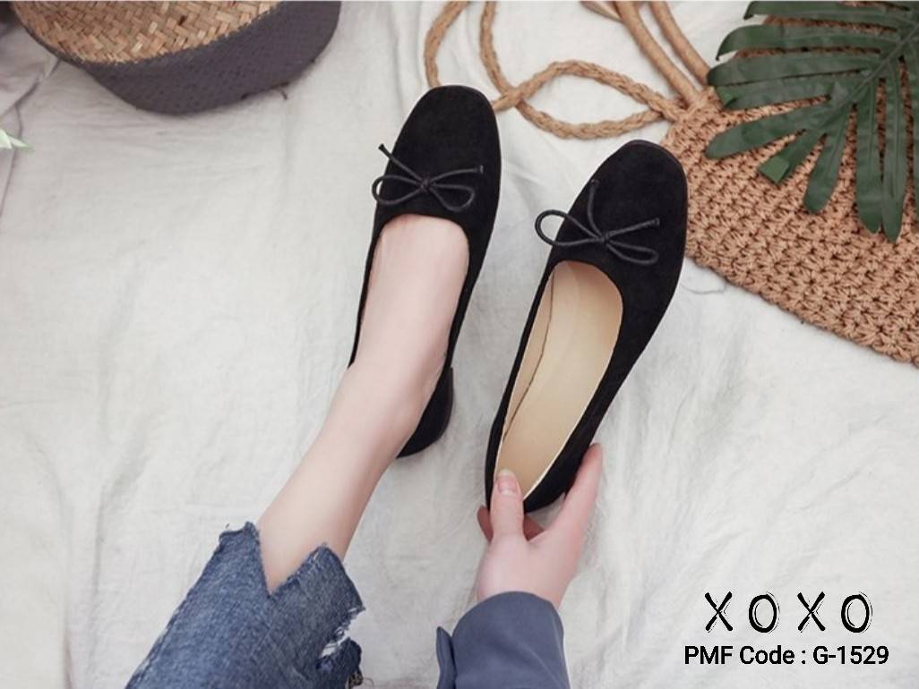 รองเท้าส้นแบนแต่งริบบิ้น (สีครีม)