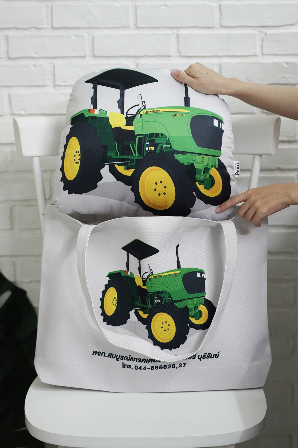 หมอนไดคัทและกระเป๋าผ้าแคนวาส รถไถ John Deere