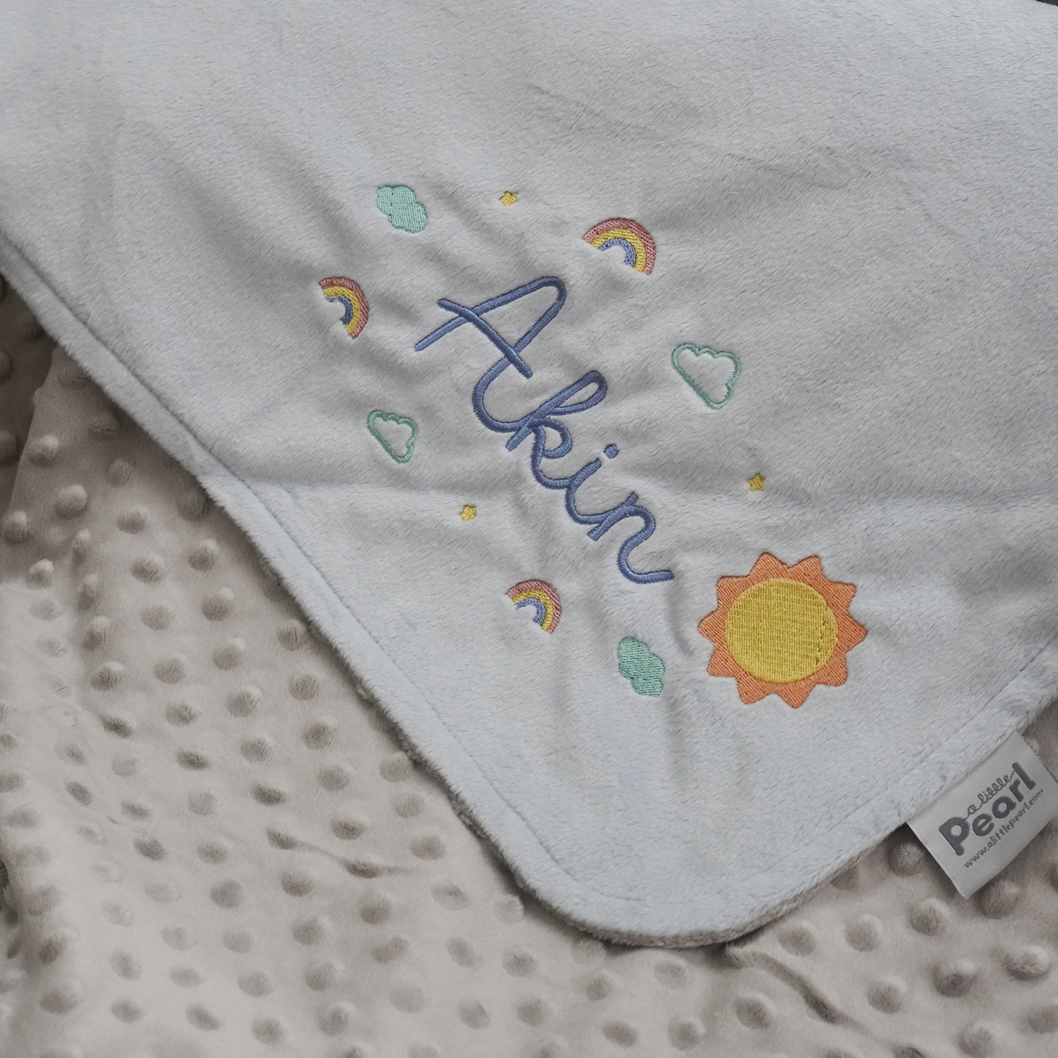 ผ้าห่ม Minky - สีฟ้า + เทา 75x100cm แบบปักชื่อ+icon - Sun, Rainbow & Cloud