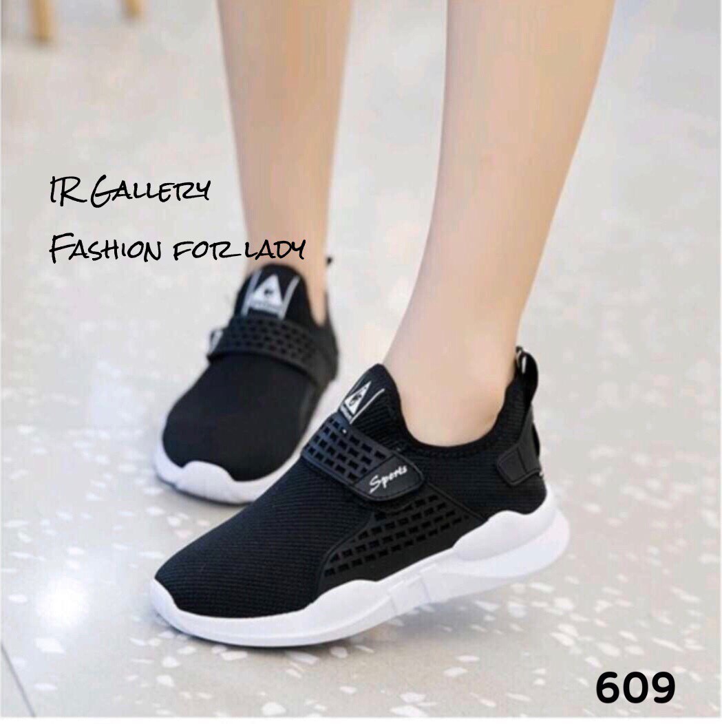 รองเท้าผ้าใบแคนวาสนิ่มทรงสวม (สีดำ)