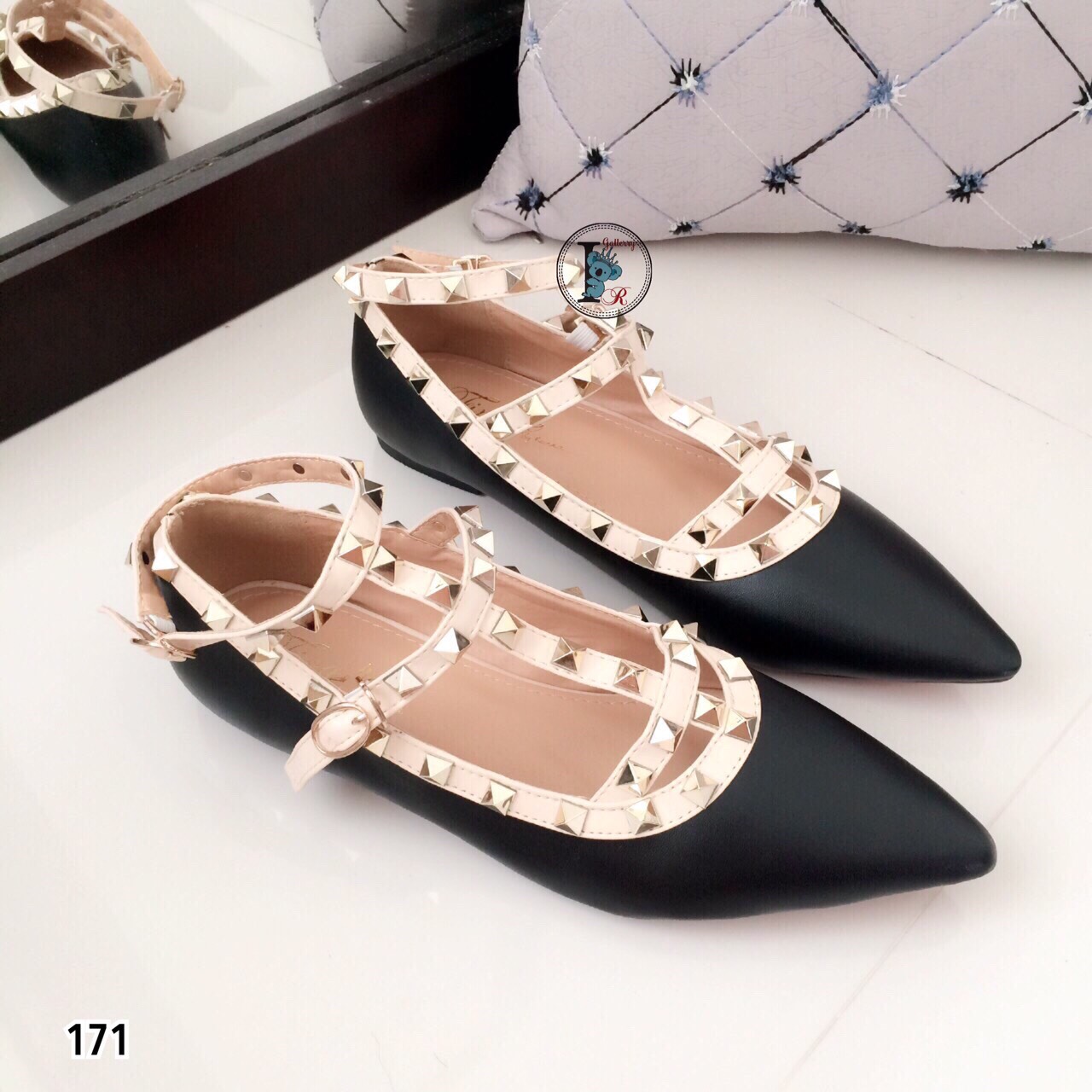 รองเท้าส้นแบน Style Valentino (สีดำ)