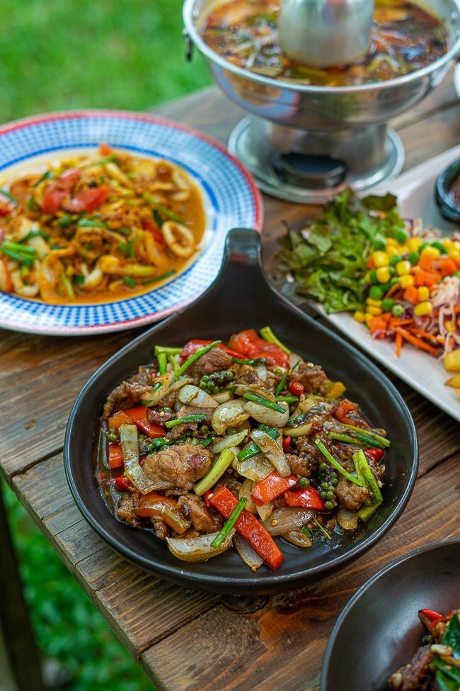 ขายรีสอร์ทพร้อมสวนอาหาร ใน จ.ลำพูน บรรยากาศท่ามกลางธรรมชาติ วิวเขาและทุ่งนา