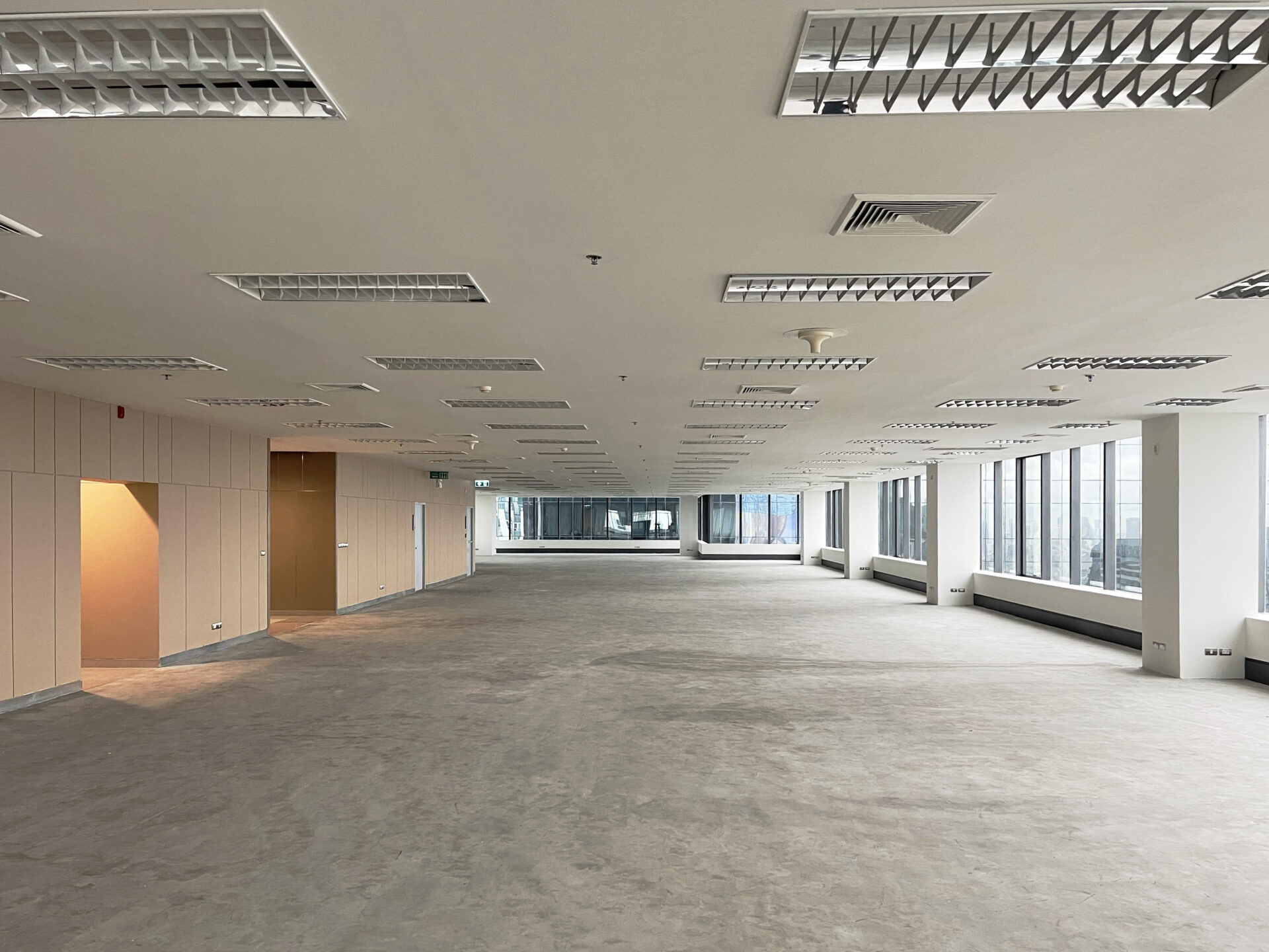 เดอะไนน์ ทาวเวอร์ส แกรนด์ พระราม 9 (The Ninth Towers Grand Rama9) อาคารสำนักงานให้เช่าย่านพระราม 9 ใกล้ห้างเซ็นทรัลพระราม 9 กรุงเทพฯ