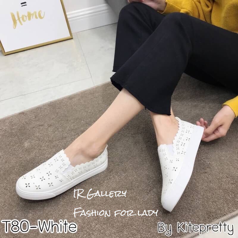 รองเท้าผ้าใบหนังนิ่มทรงสวมฉลุลาย