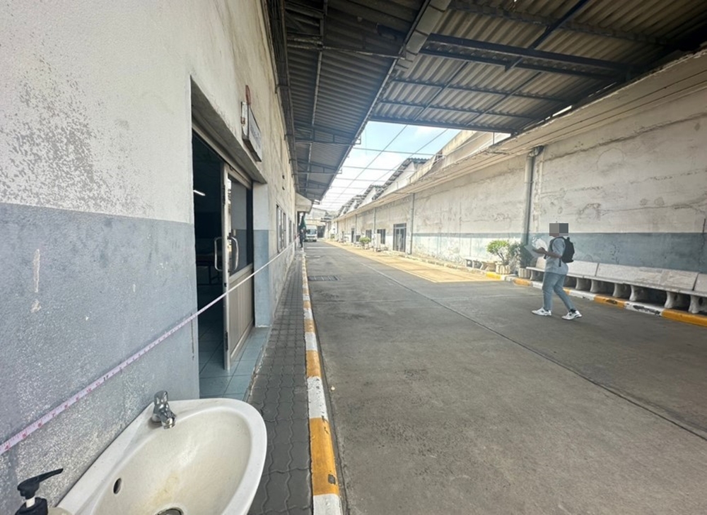 ให้เช่าโรงงานและโกดังคลังสินค้า พร้อมหอพักพนักงาน ติดถนนเพชรเกษม สามพราน จ.นครปฐม เหมาะเช่าเปิดกิจการได้ทันที