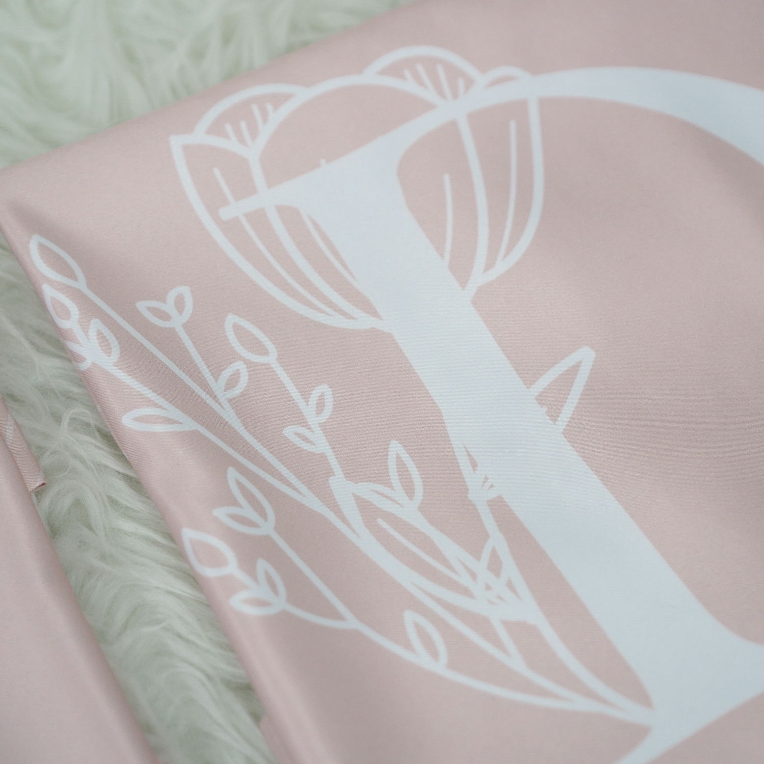 ปลอกหมอนหนุนคู่ พิมพ์ลายเต็มผืน Botanical - Light Pink