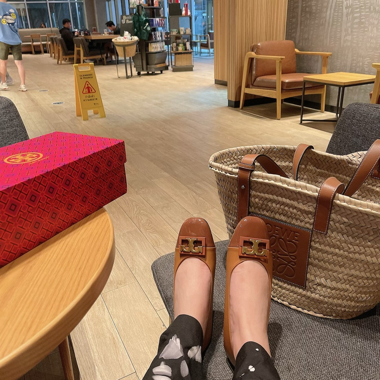 รองเท้าคัทชูส้นแบน Style Tory (สีน้ำตาล)