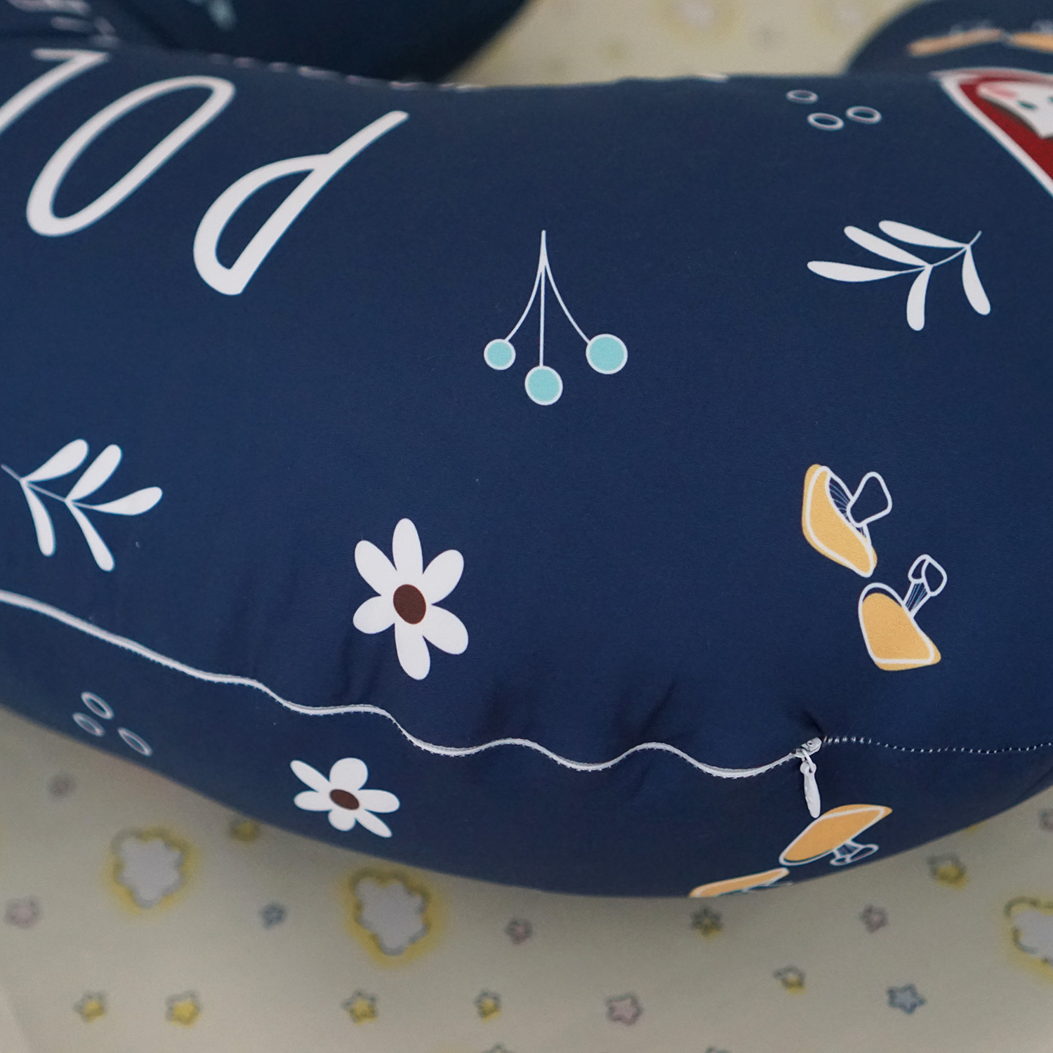 ชุดของขวัญเด็กแรกเกิด NP2 ผ้าคลุมให้นม + หมอนรองให้นม ลาย Little Red Riding Hood - Navy