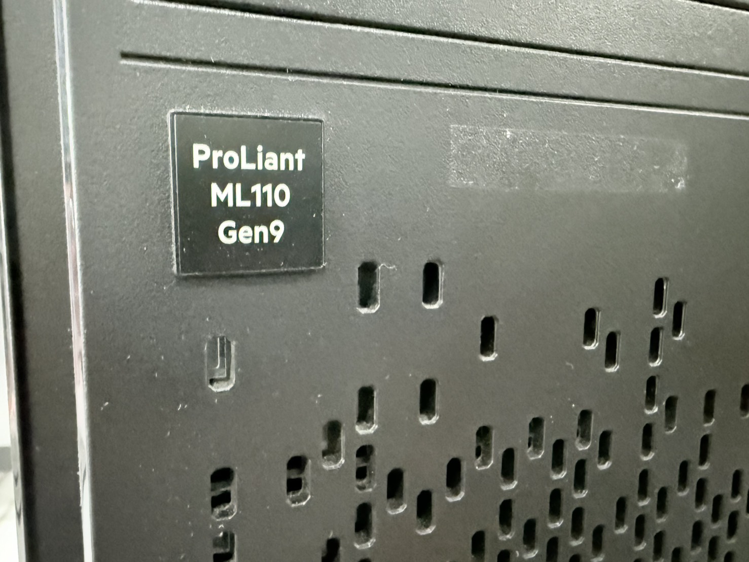 เซิร์ฟเวอร์ HP ML110 G9(E5-1620V4/16GB*4/HDD 900GB*5)+Raic P440