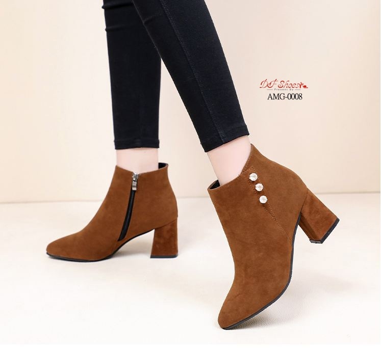 รองเท้าบูทส้นตันทรงหัวแหลมแต่งคริสตัล (สีน้ำตาล)