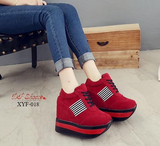 รองเท้าผ้าใบแพลตฟอร์มแต่งแถบ (สีดำ)