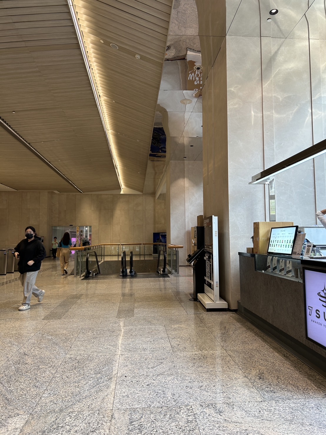 อาคารเซ็นทรัลเวิลด์ ออฟฟิศเศส (CentralwOrld Offices) สำนักงานให้เช่าใจกลางกรุงเทพฯ ติดห้างเซ็นทรัลเวิลด์ ราชดำริ ราชประสงค์ ปทุมวัน