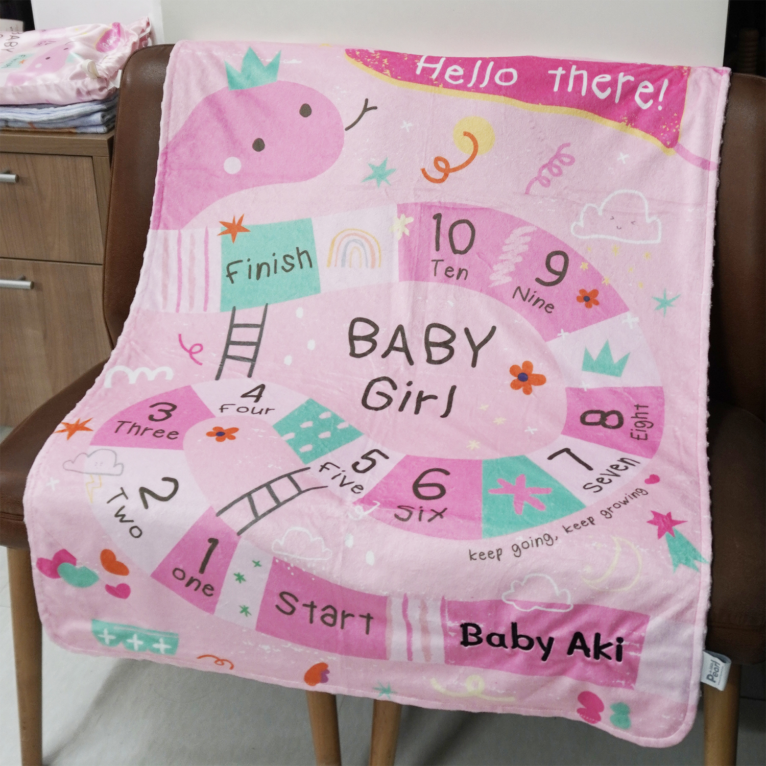 ผ้าห่ม Minky 75x100cm แบบปักชื่อ ลาย Snake and Ladders - Pink