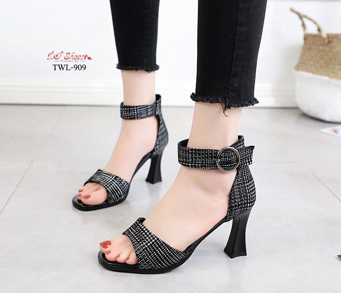 รองเท้าส้นสูงรัดข้อปั้มลาย