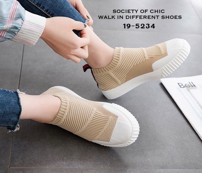 รองเท้าผ้าใบทรงSlip on ทอลาย (สีครีม)