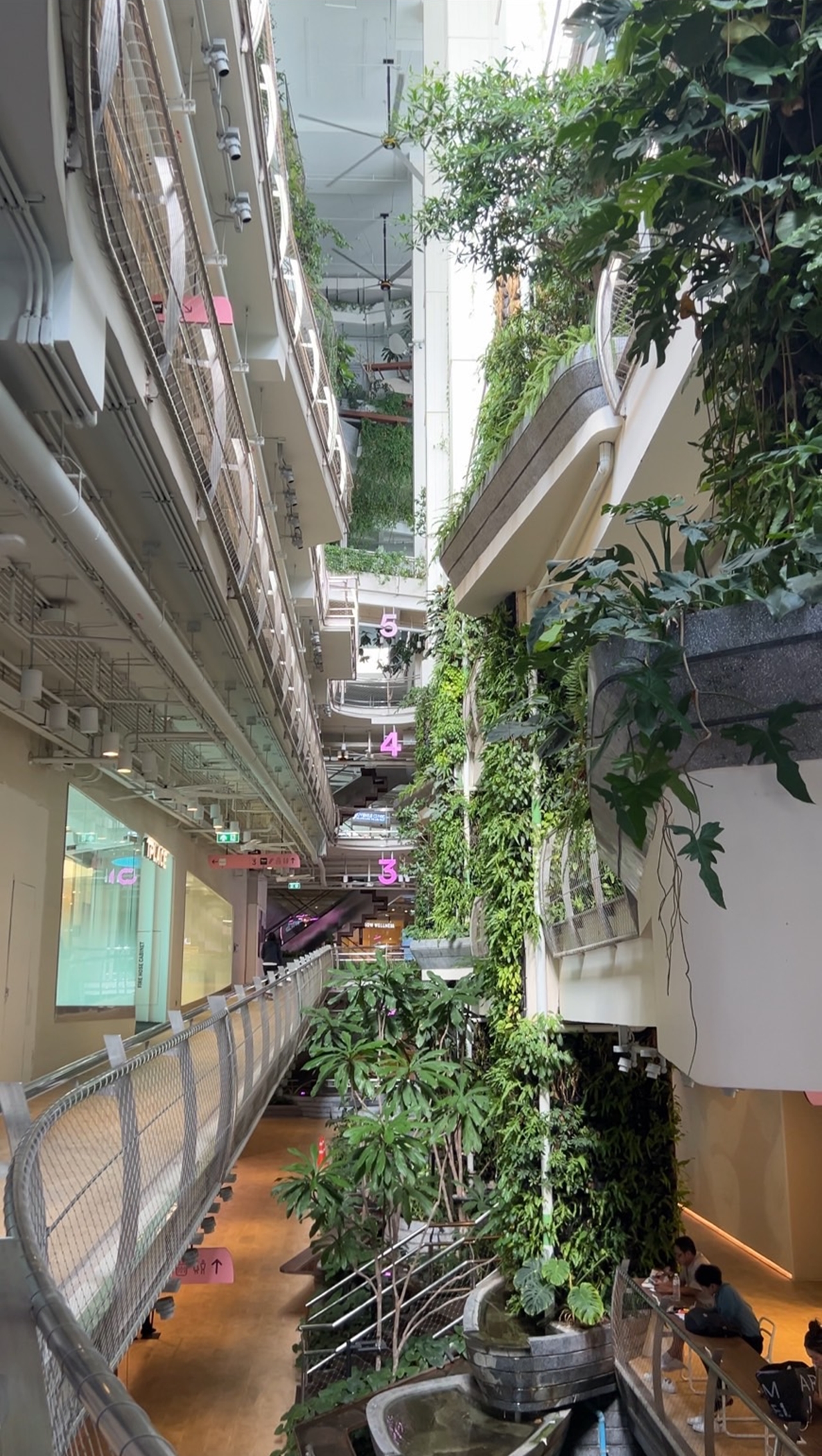 ทีเพลซ - มาร์เช่ ทองหล่อ (T PLACE - Marche' Thonglor) สำนักงานให้เช่าใจกลางทองหล่อ ซอยสุขุมวิท 55 กรุงเทพฯ ใกล้สถานีรถไฟฟ้า BTS ทองหล่อ 500 ม.