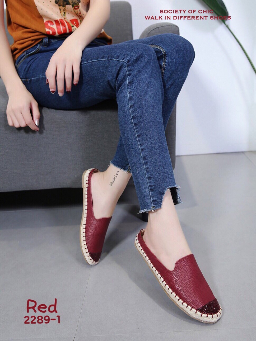 รองเท้าสวมแต่งกากเพชร (สีชมพู)