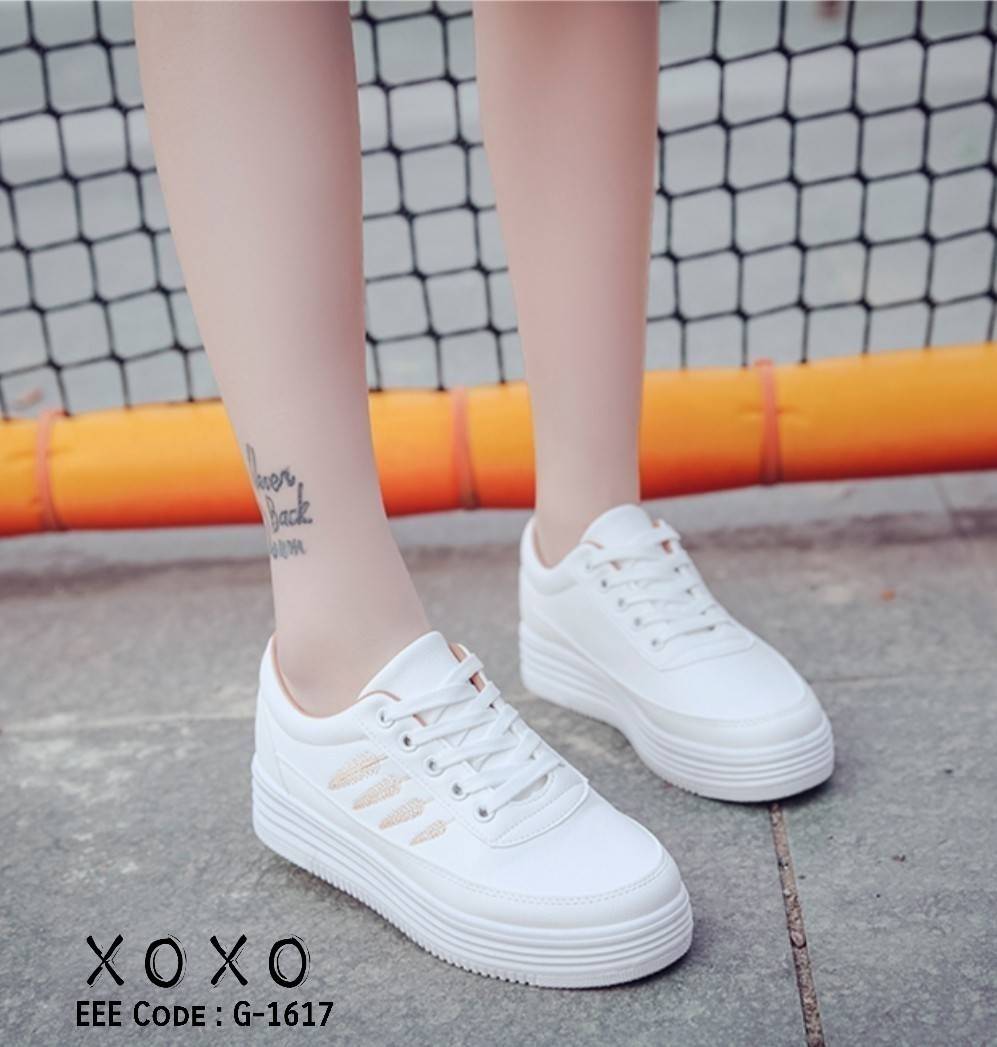 รองเท้าผ้าใบปักลายใบ้ไม้พาสเทล (สีน้ำตาล)