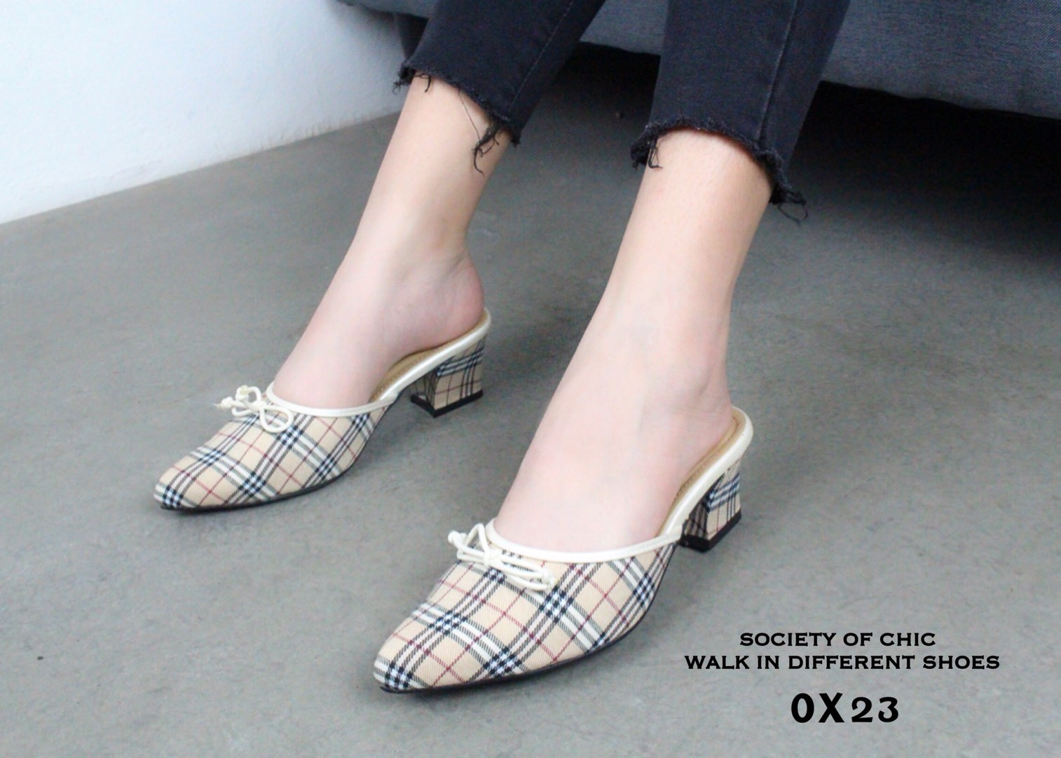 รองเท้าเปิดส้น Style Burberry (สีครีม)