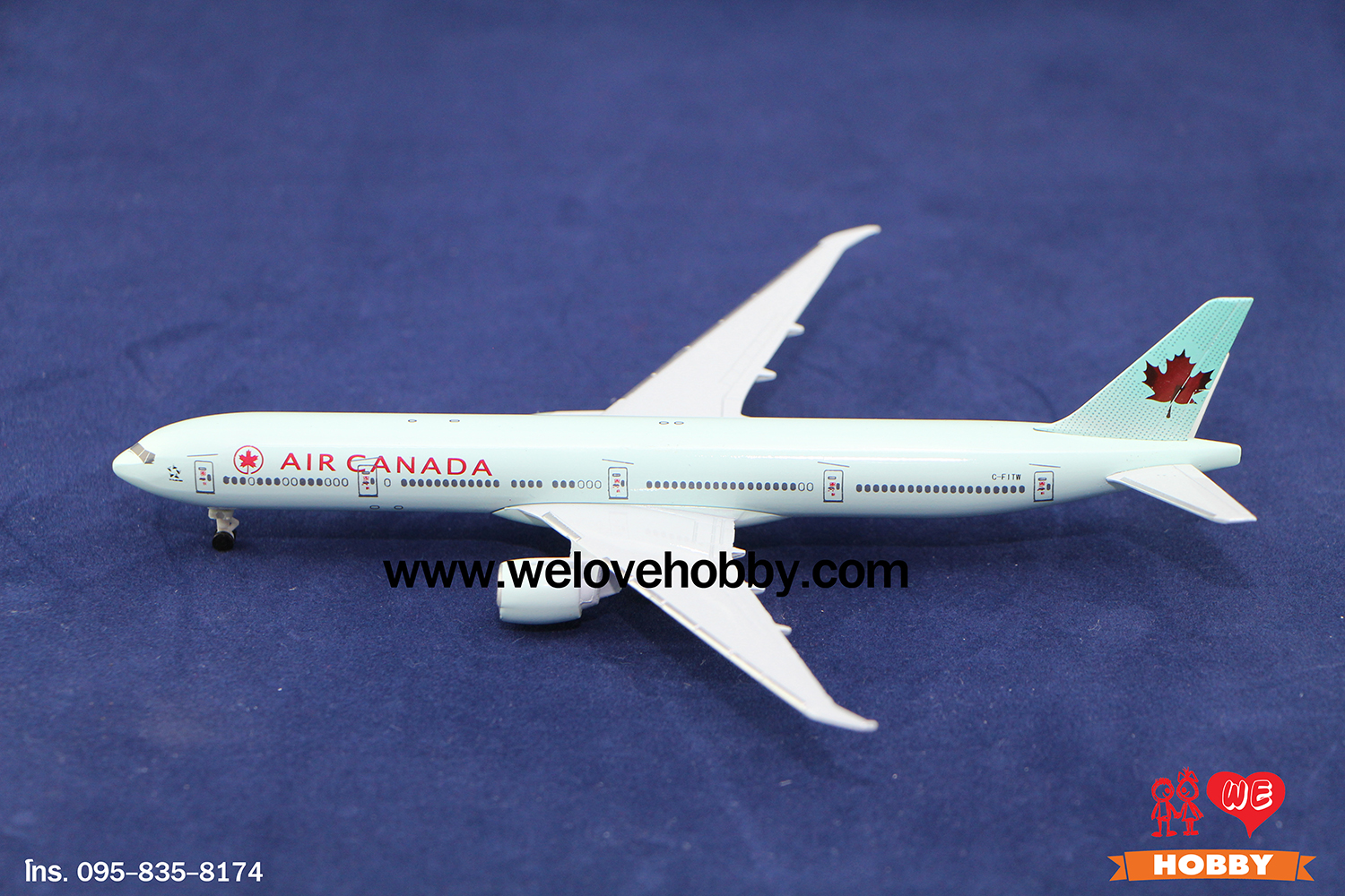 โมเดลเครื่องบิน Air Canada (Boeing 777) แคนาดา ไซส์กลาง แบบมีล้อเครื่องบิน (1:400)
