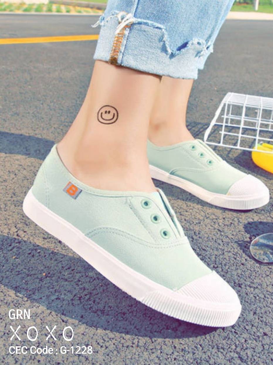 รองเท้าผ้าใบสีลูกกวาดไร้เชือก (6สี)