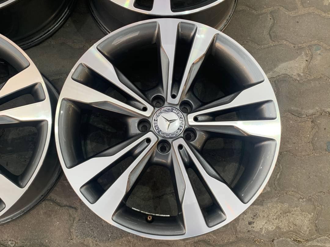 ล้อแท้ w205 ป้ายแดง ติดรถ ขอบ18