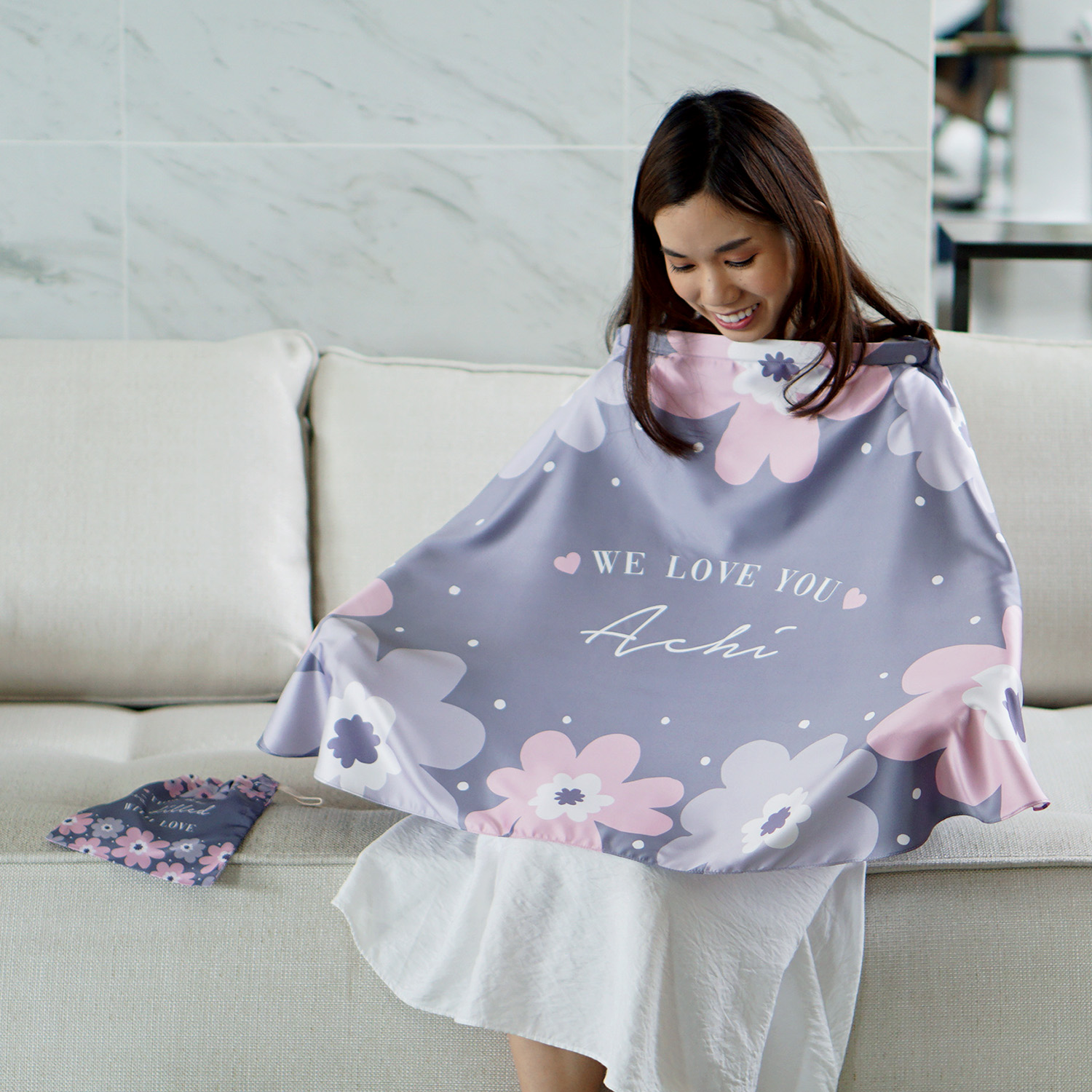 ผ้าคลุมให้นม สั่งทำใส่ชือ ลาย Big Flower - Grey