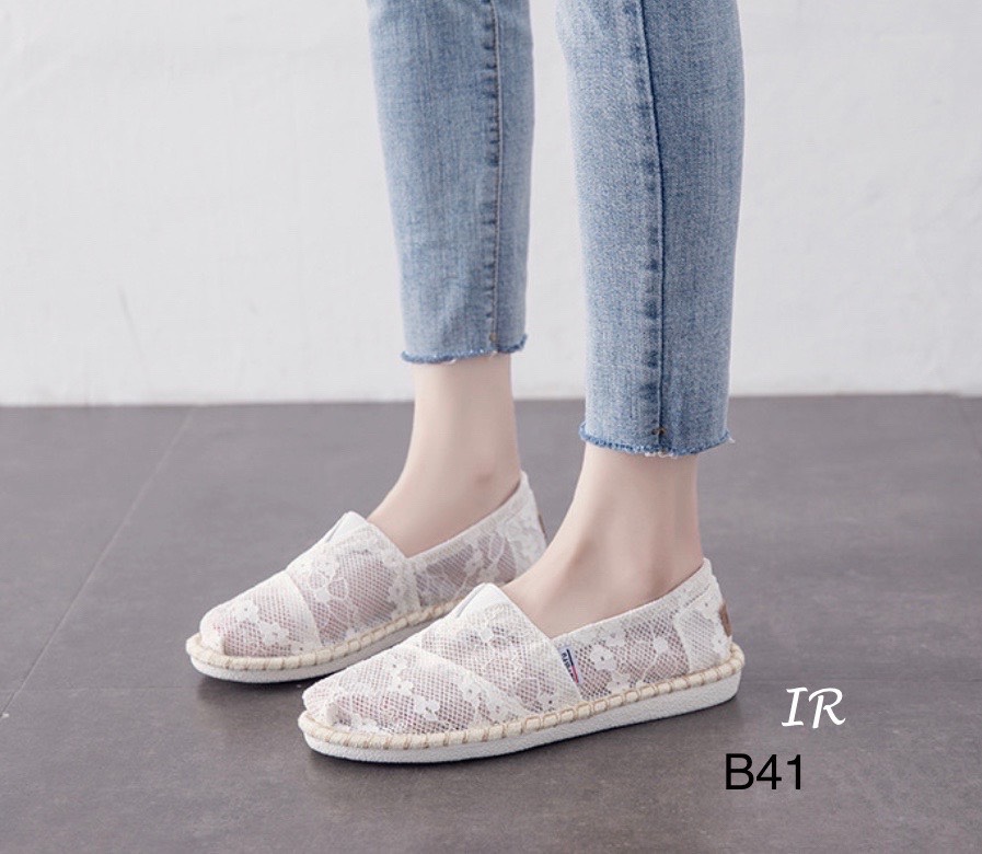 รองเท้าลูกไม้ทอลาย (สีกากี)