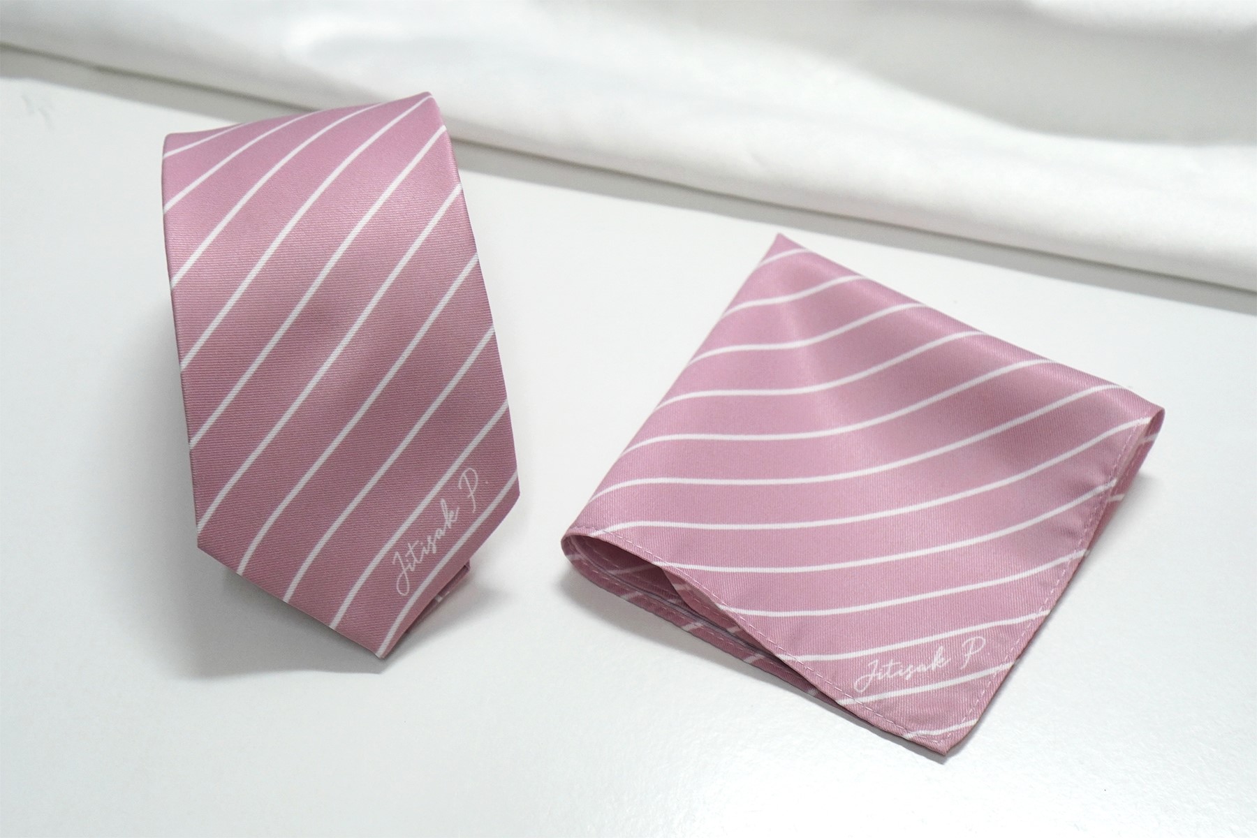 เนคไท สั่งทำใส่ชื่อ ขนาด 3" + ผ้าเช็ดหน้า - Stripe - Pink
