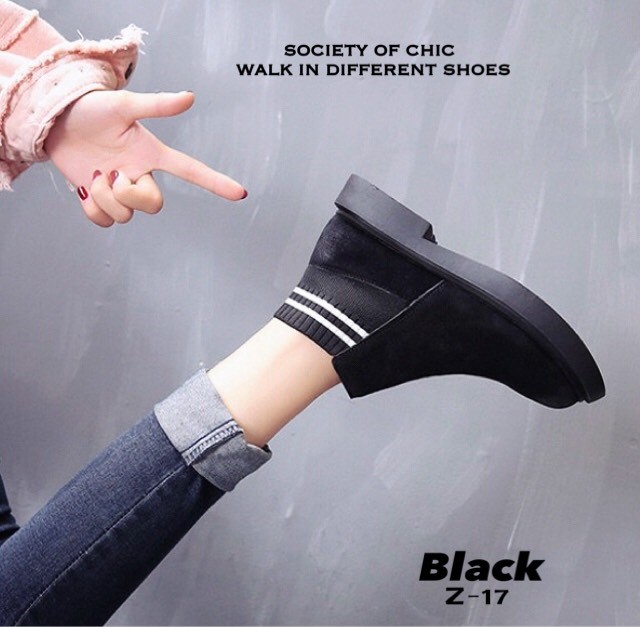 รองเท้าผ้าใบหนังกลับทรงถุงเท้า (สีดำ)