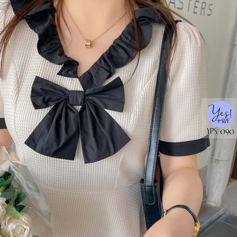 ชุดเดรสสั้นสาวอวบ อก 38-49 นิ้ว เดรสเนื้อวาฟเฟิล คอวีระบายดำ โบว์ดำ สีเขียว/สีครีม YPS-090