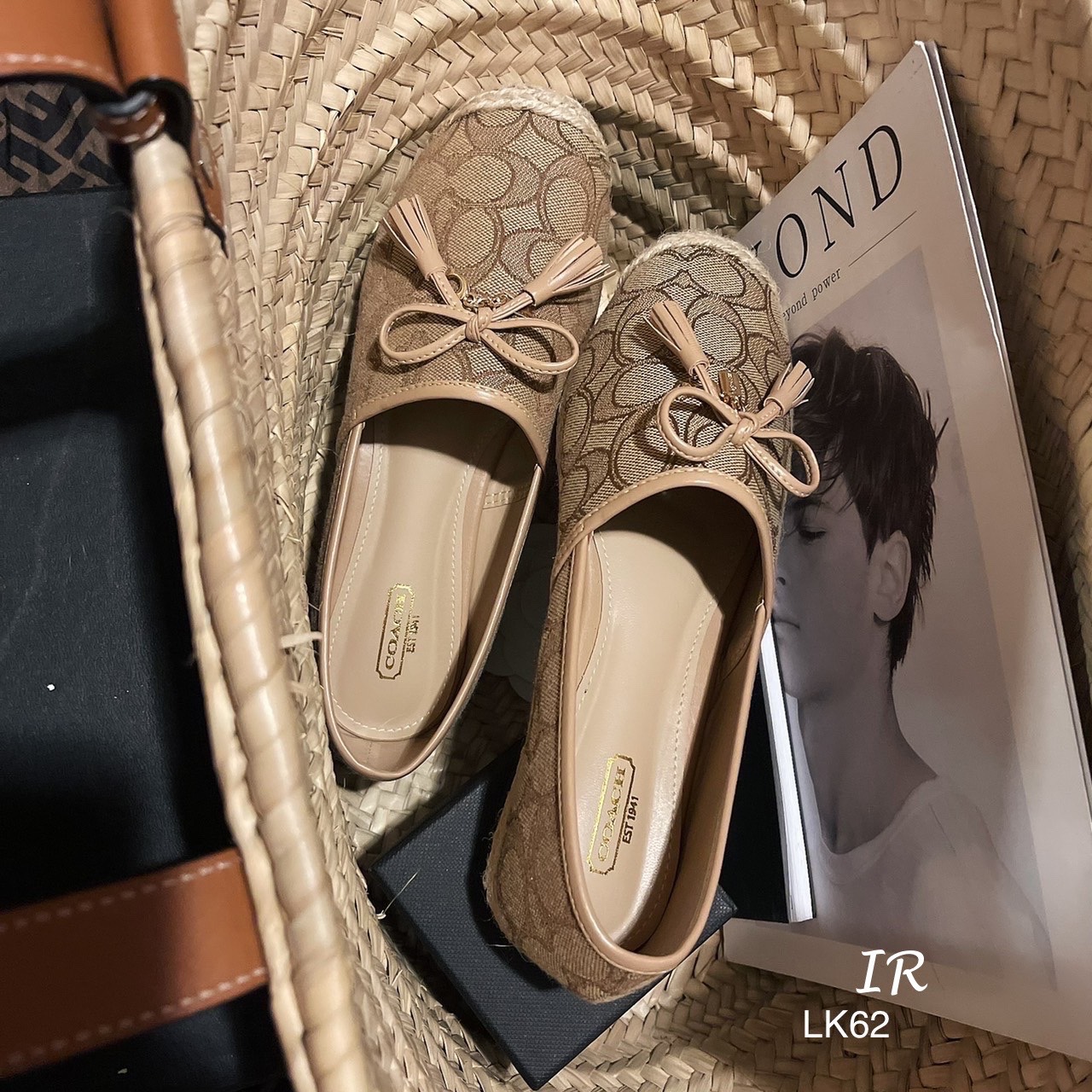 รองเท้าคัทชูทรงสวมสไตล์ Coach (สีน้ำตาล)