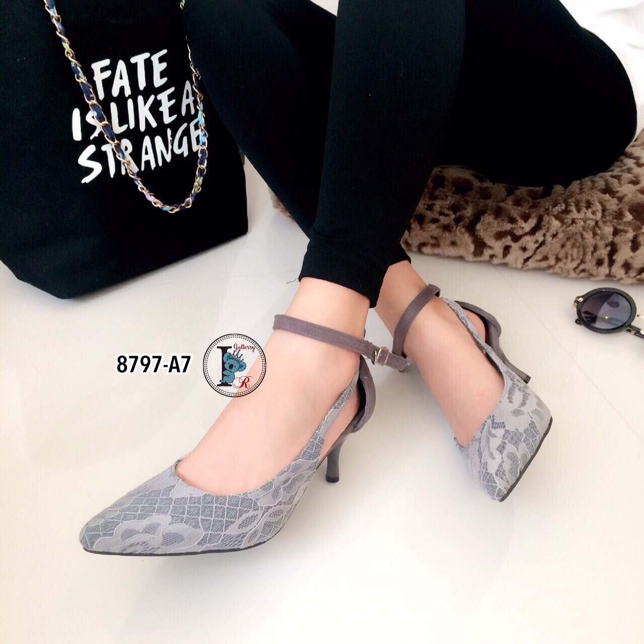 รองเท้าคัทชูผ้าลายลูกไม้ (สีดำ)