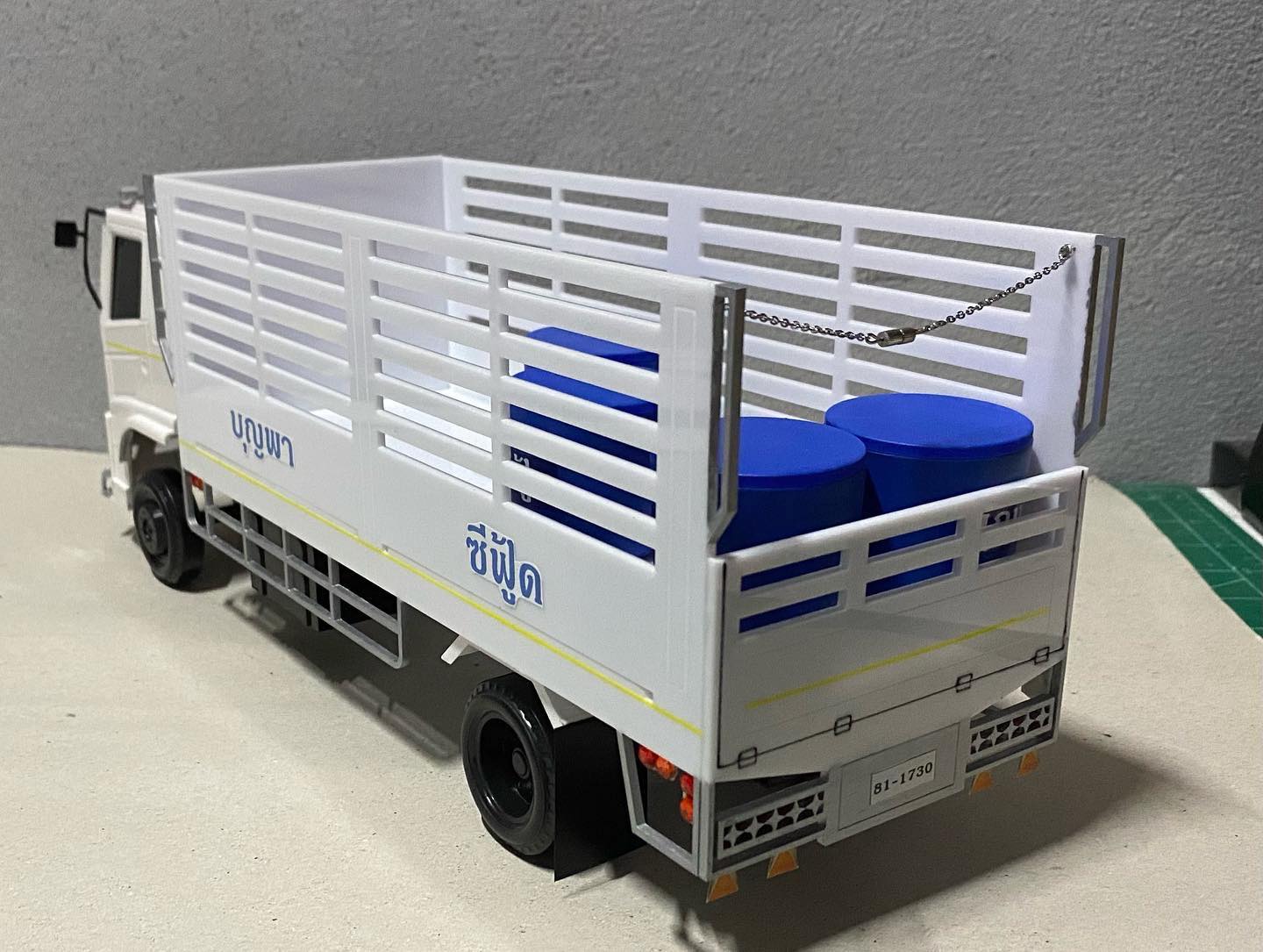 รถหกล้อคอก