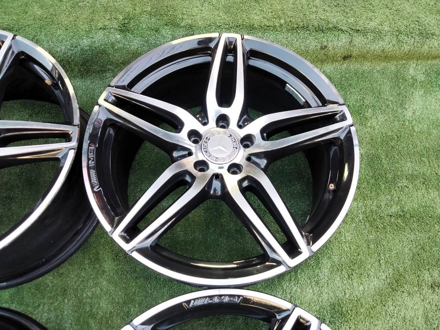 ล้อแท้ AMG 5-twin spoke (19 inch)