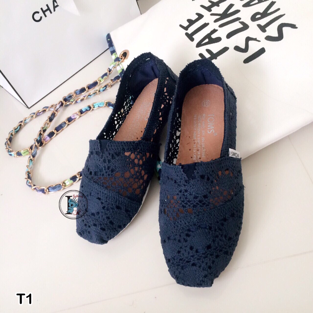 รองเท้าลูกไม้ TOMS (สีกรม)