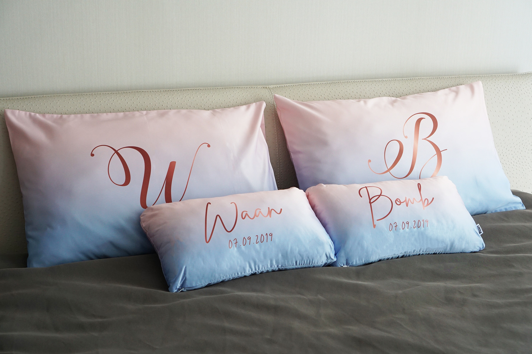 WD3 ชุดของขวัญแต่งงาน ปลอกหมอนคู่+หมอนอิง 2 ใบ ลาย Gradient - Pink Blue