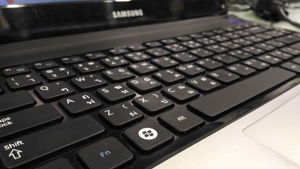 SAMSUNG NP305E4Z-S04TH