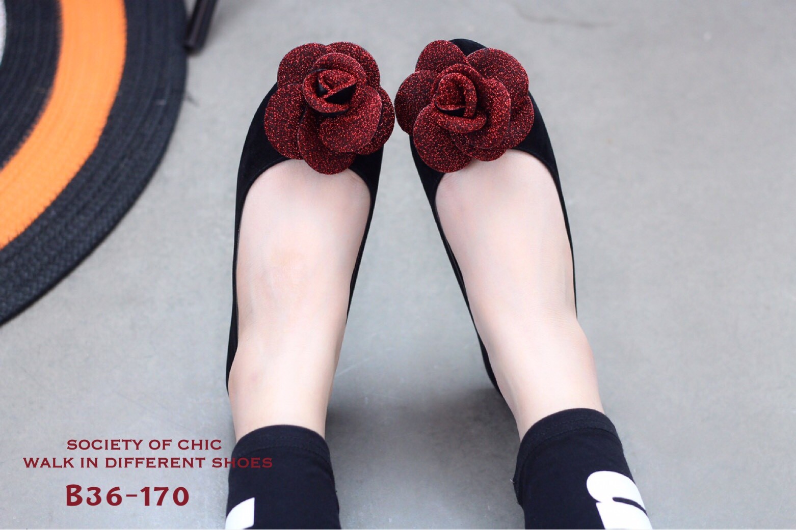 รองเท้าคัทชูส้นแบนแต่งดอกไม้วิ๊ง (สีทอง)