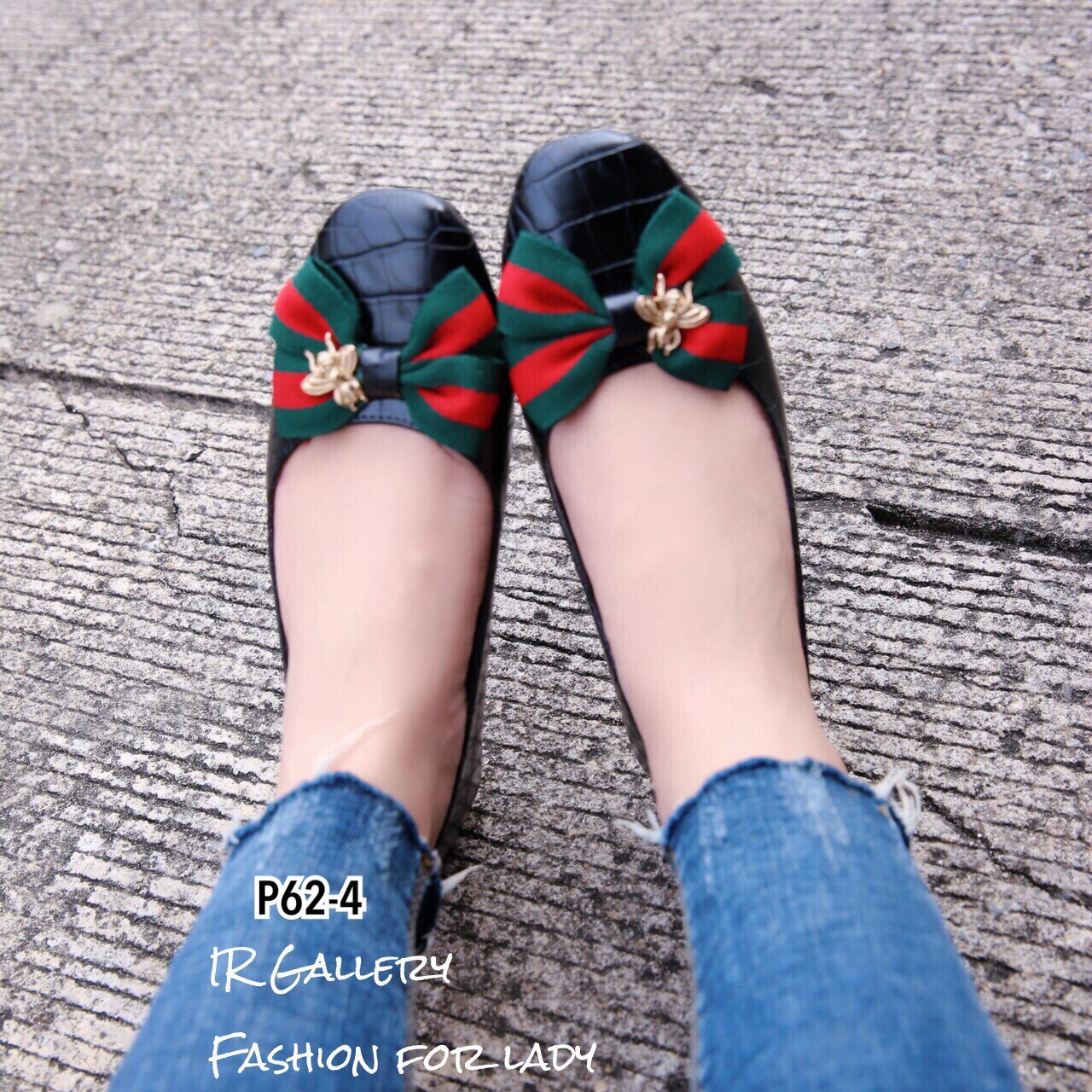 รองเท้าคัทชูส้นแบนหนังลายจระเข้ (สีดำ)