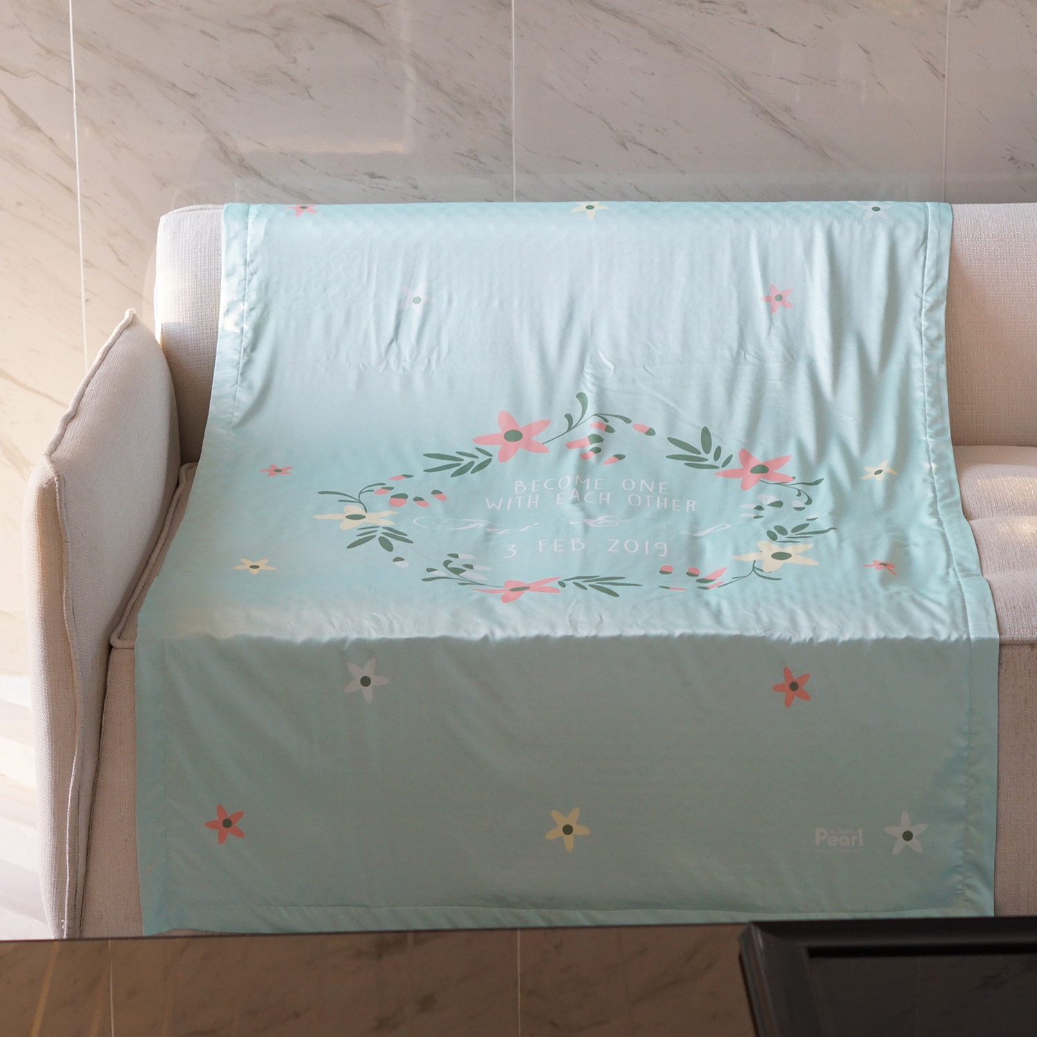 ผ้าห่มสั่งทำใส่ชื่อ Floral Frame - Mint