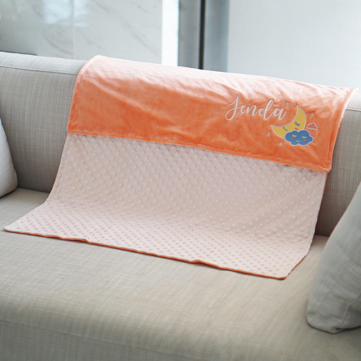 ผ้าห่ม Minky - สีพีช 75x100cm แบบปักชื่อ+การ์ตูน - Moon I