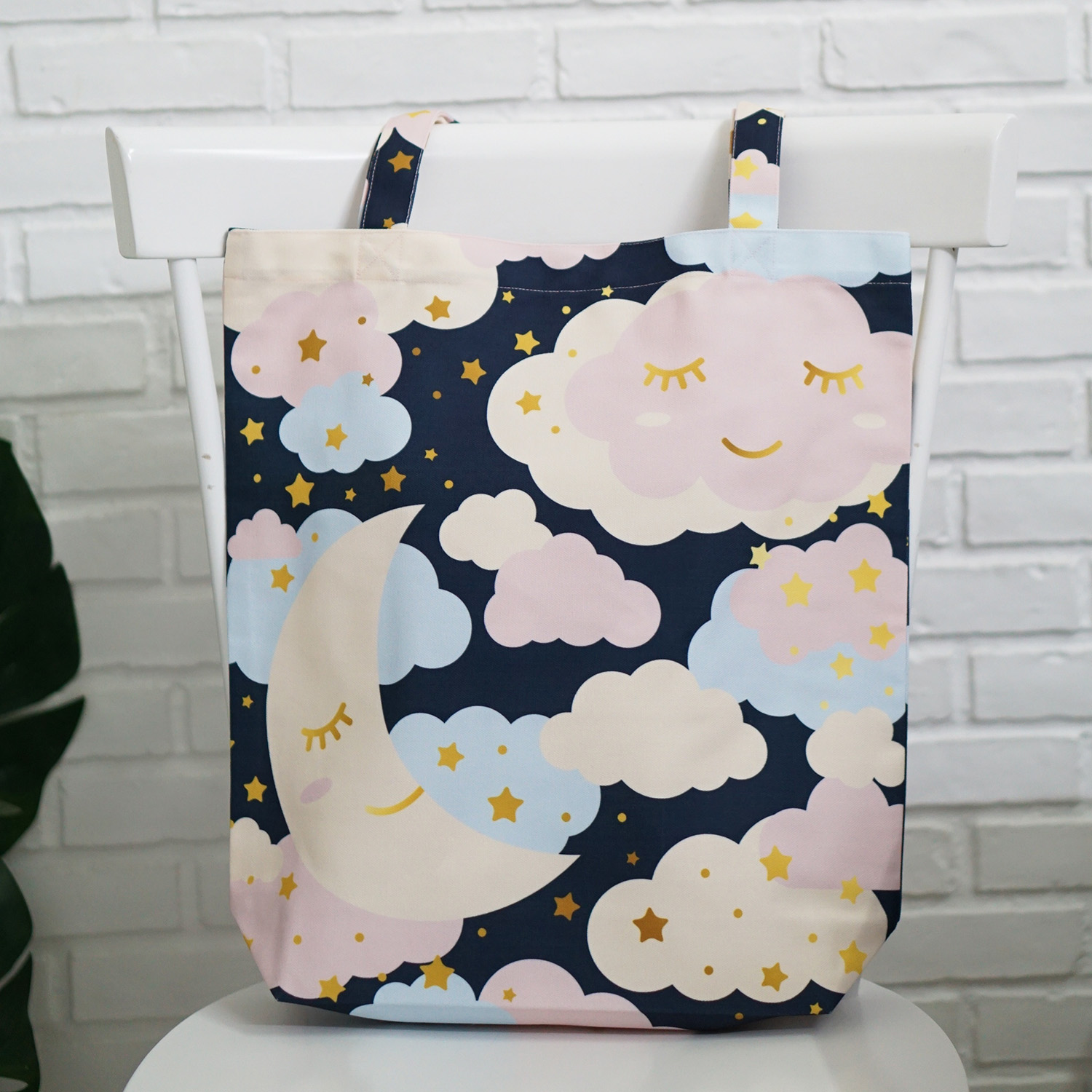 กระเป๋าผ้าแคนวาสพร้อมส่ง ลาย Moon - Navy