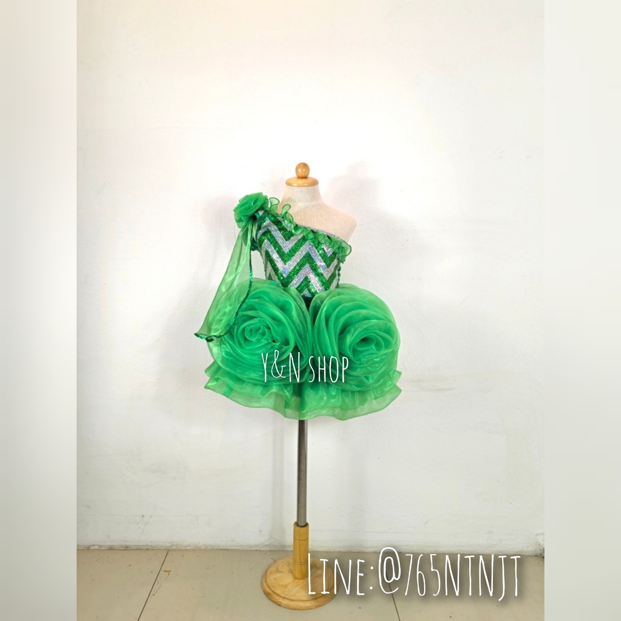 Y&NShop ชุดกุหลาบฟันปลา ชุดดรัมเมเยอร์ ชุดดรัมเมเยอร์เด็ก ชุดเชียร์ลีดเดอร์เด็ก