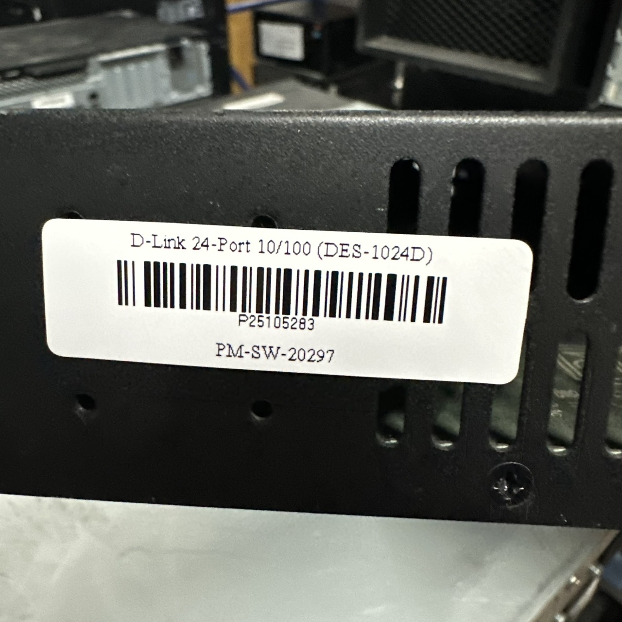 สวิตช์ D-Link 24-Port 10/100 (DES-1024D)