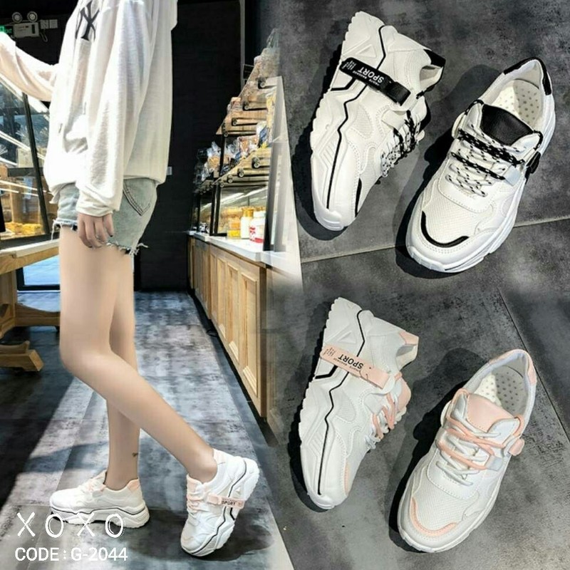 รองเท้าผ้าใย Sportแต่งป้าย (สีดำ)